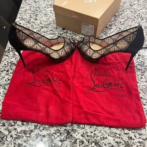 Christian Louboutin Very Lace 100 Rete heels- Brand new in box